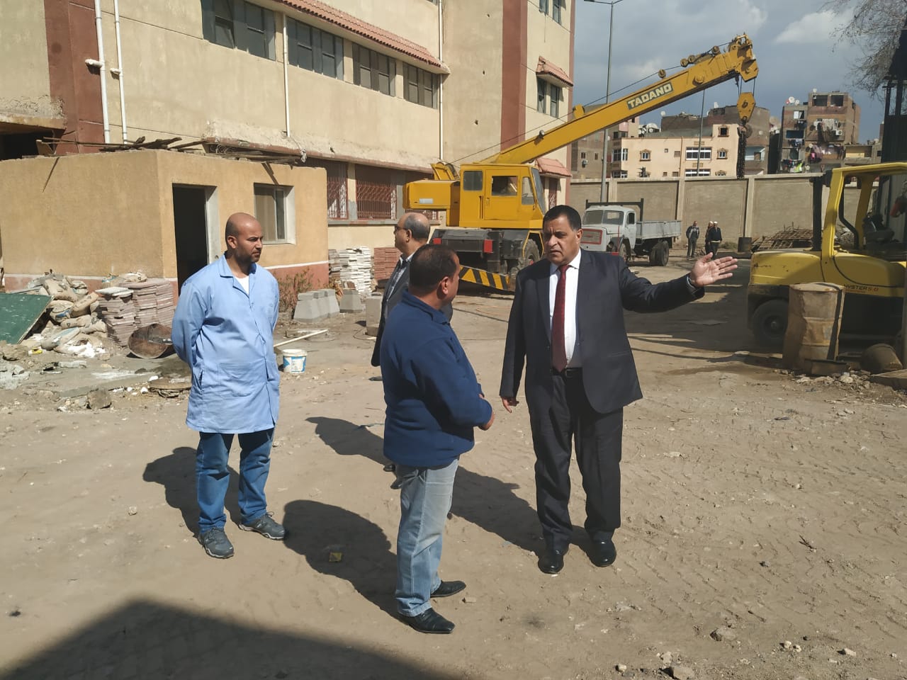 رئيس السكة الحديد يحيل بعض المسئولين للتحقيق بورش الإشارات بفرز القاهرة