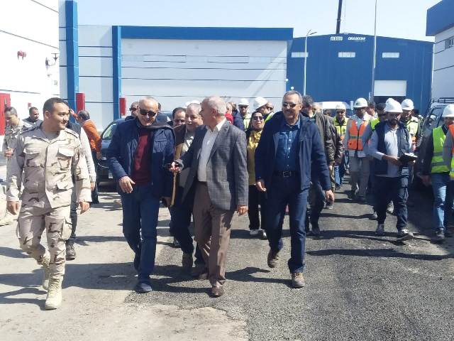 عبدالمطلب يتفقد الأعمال النهائية بمحطة تحلية مياه البحر بمدينة شرق بورسعيد