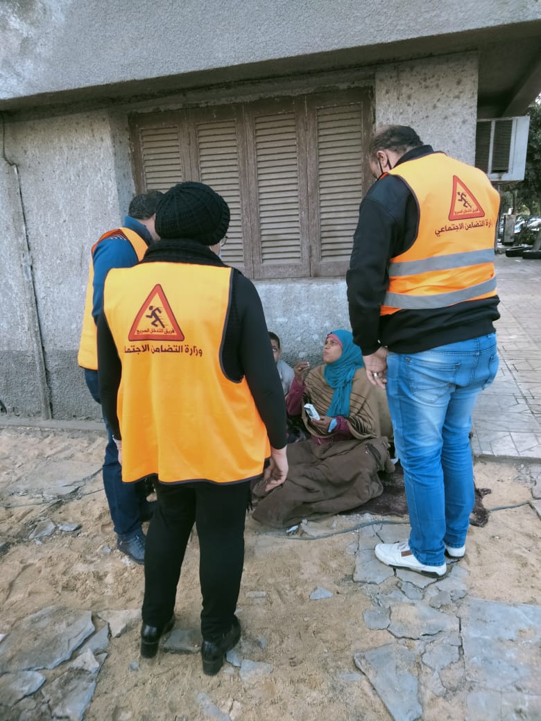 فريق التدخل السريع يتعامل مع 78 حالة بلا مأوى خلال يومين بمحافظات الجمهورية