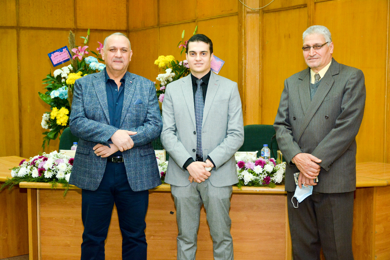 باحث في جامعة الزقازيق يحصل على الدكتوراه في دمج الفقرات القطنية في حالات الانزلاق  