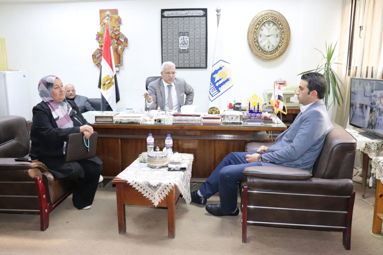 مدير تعليم القاهرة يجتمع بخريجي المبادرة الرئاسية الف مدير مدرسة