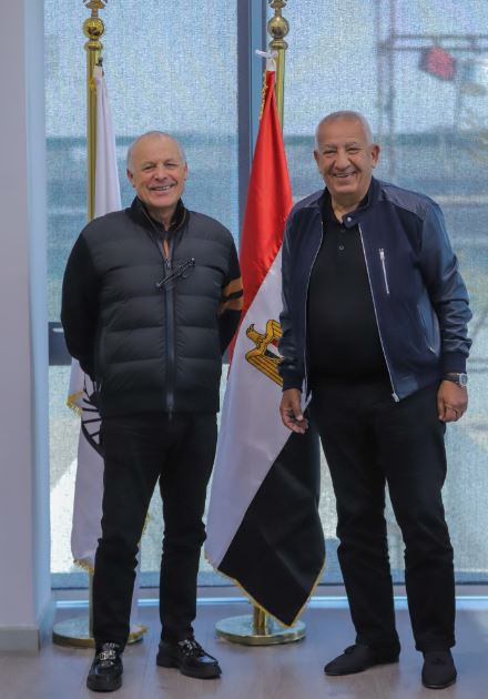 أبو ريدة يلتقي كامل أبو علي