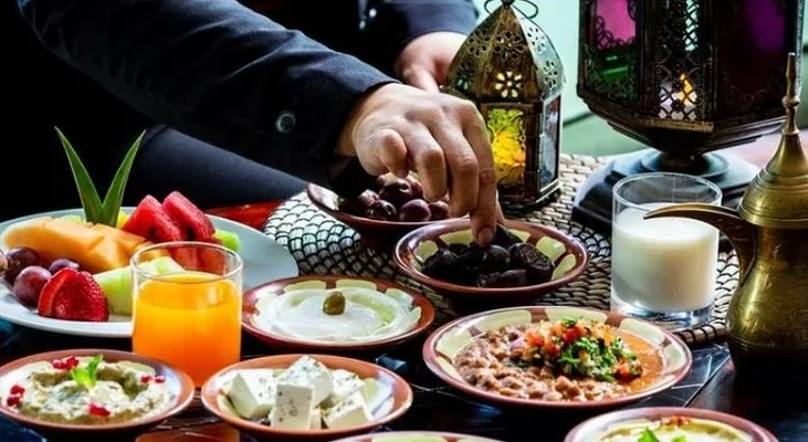 أخطاء شائعة في وجبة السحور تزيد العطش والجوع في رمضان 