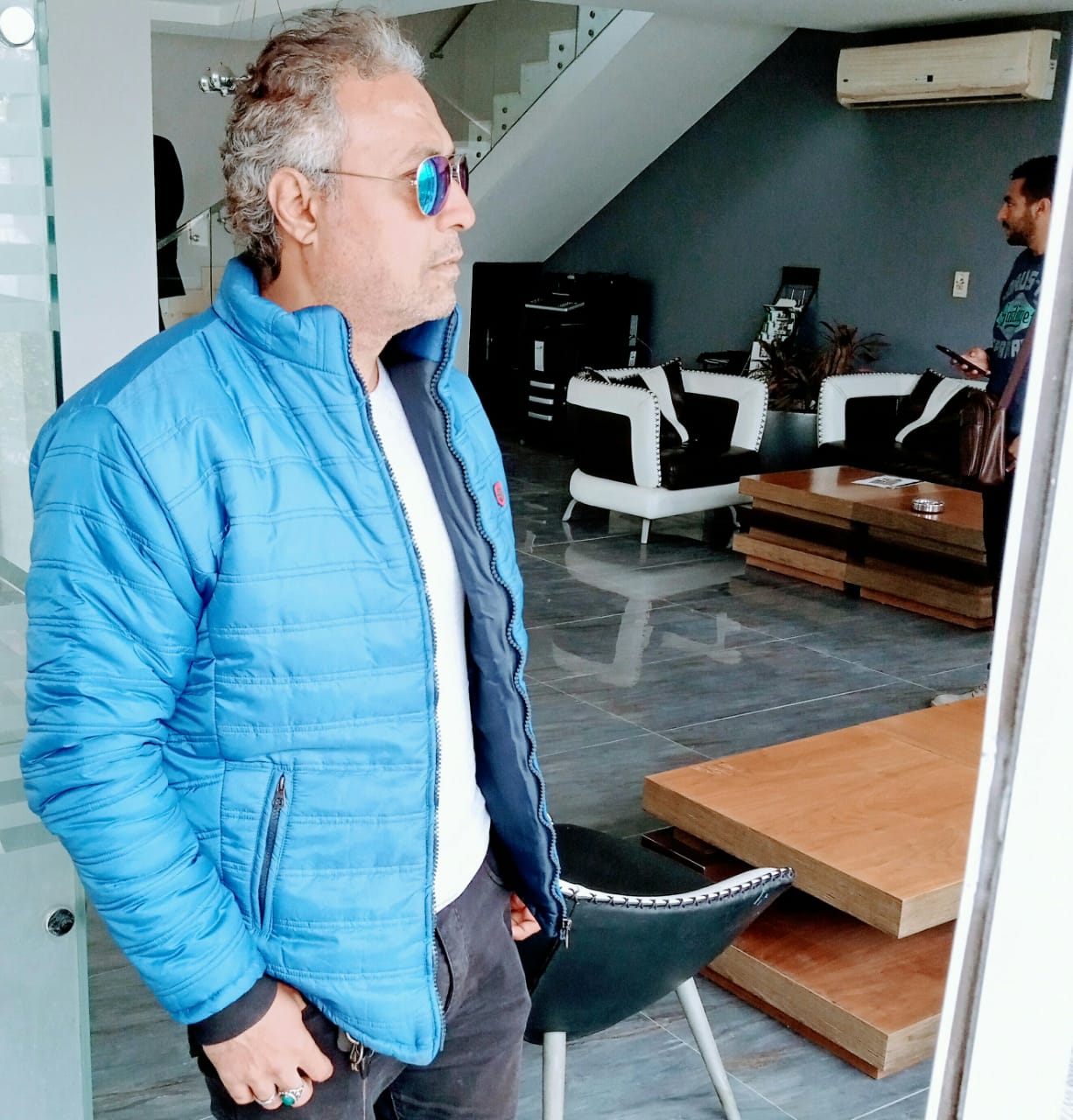 أباظة مدير مطعم فى 