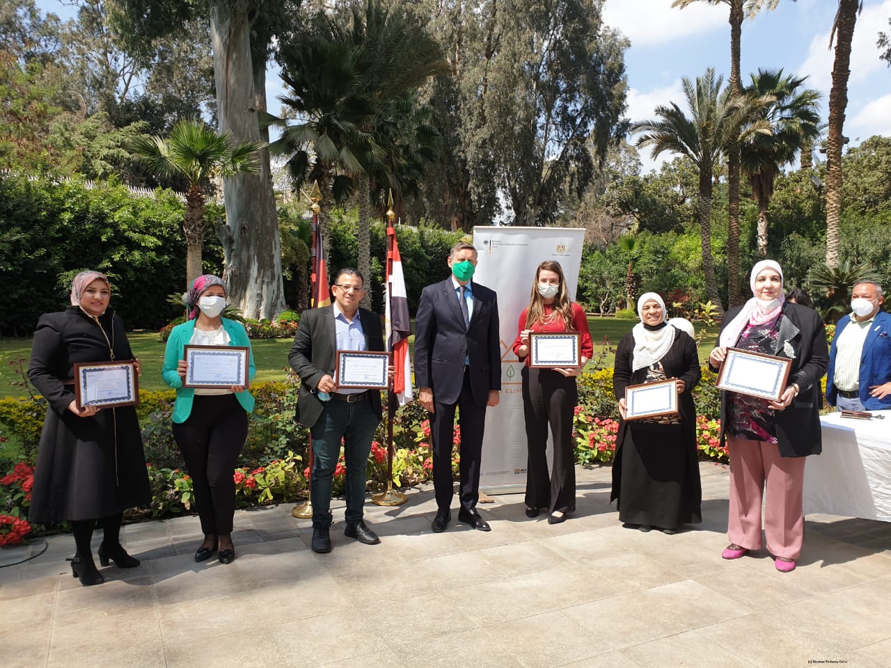 السفير نون يكرم الفائزات والفائزين 