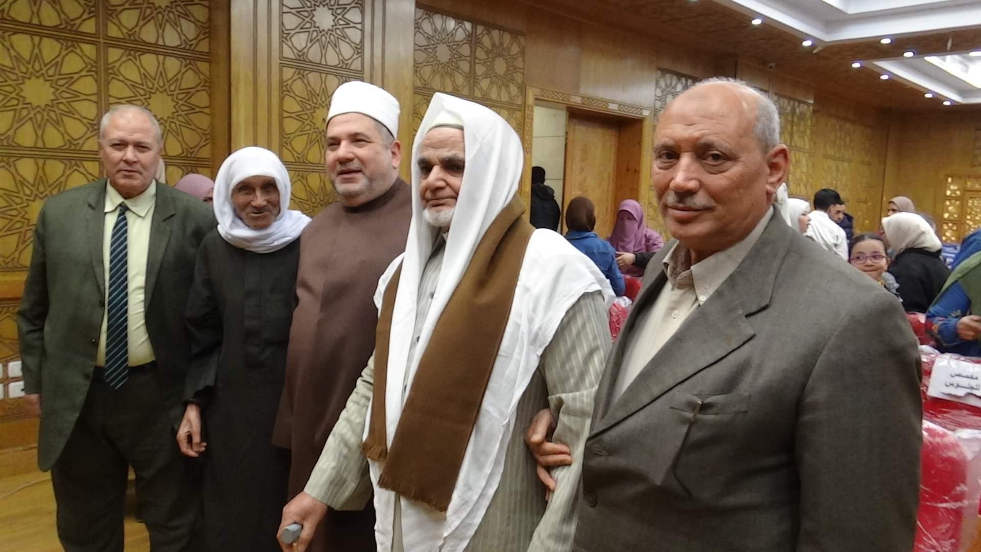 عضو النواب يمنح احمد بهدر العالمية مع مرتبة الشرف الأولى