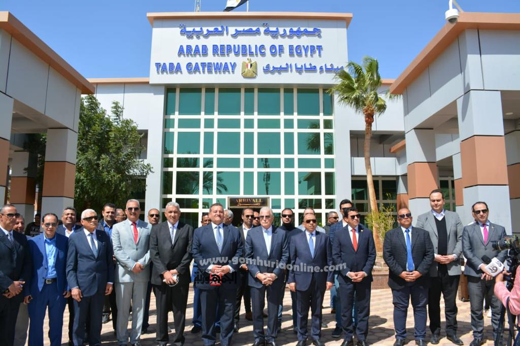 وزيرا التنمية المحلية والشباب والرياضة ومحافظ جنوب سيناء فى منفذ طابا البري