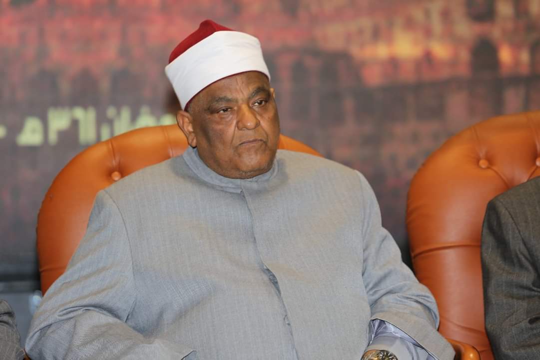 الأزهرُ الميمونُ بورك خالداً .. شمسُ الدّنا ومنارةُ الأزمانِ