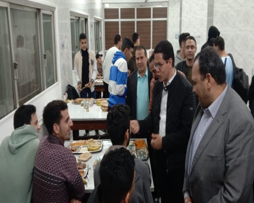رئيس جامعة بنها يشارك حفل الإفطار الجماعي للطلاب بالمدن الجامعية