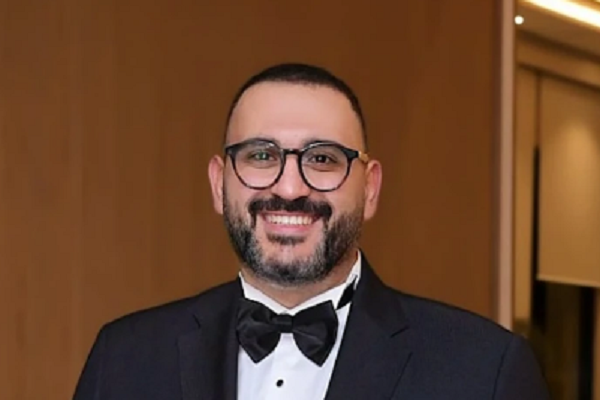 أكرم حسني
