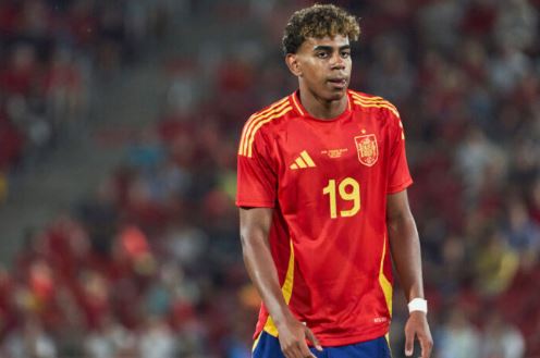 لامين يامال نجم هجوم برشلونه