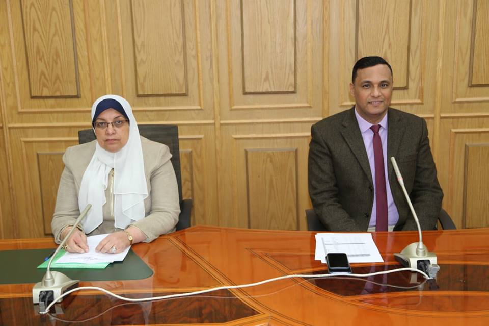 الدكتور أيمن مختار و أمانى النادرى