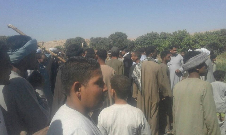 أمن الأقصر يفض معركة بين عائلتين بإسنا بسبب الخلاف على الدفن بالمقابر