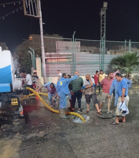 تسريب مياه مفاجئ بخط طريق السادات ببنى سويف
