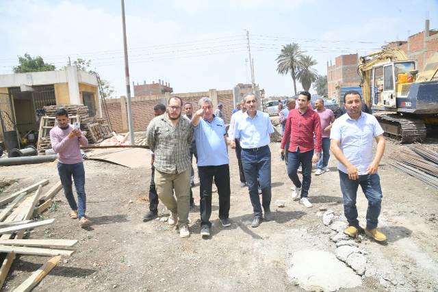 محافظ الغربية يتابع مشروعات ورصف الطرق بحياة كريمة بزفتى