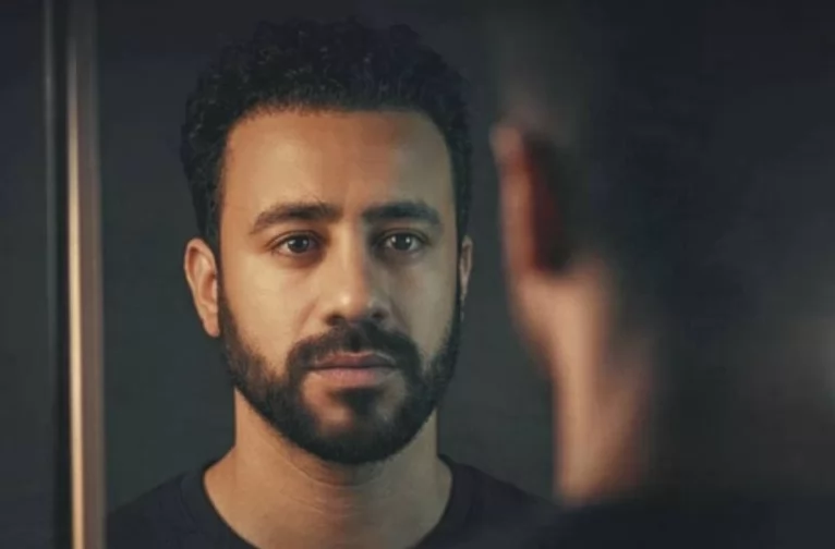 طرح بوستر شخصية احمد داود في فيلم "إذما" 