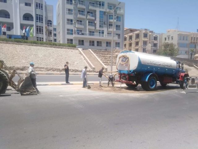اصلاح الهبوط الأراضى وبدء أعمال ترميم الأسفلت فى الغردقة .. بالصور