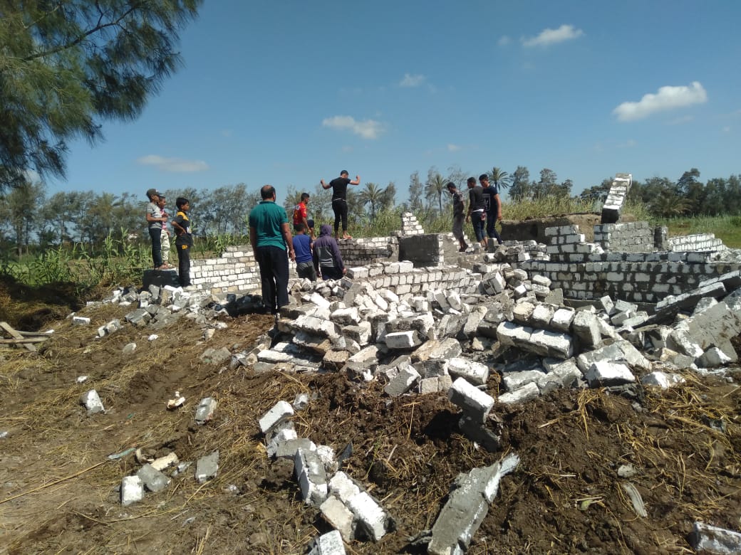 إزالة 10 حالات تعدي  بنطاق 3 مراكز بالبحيرة .