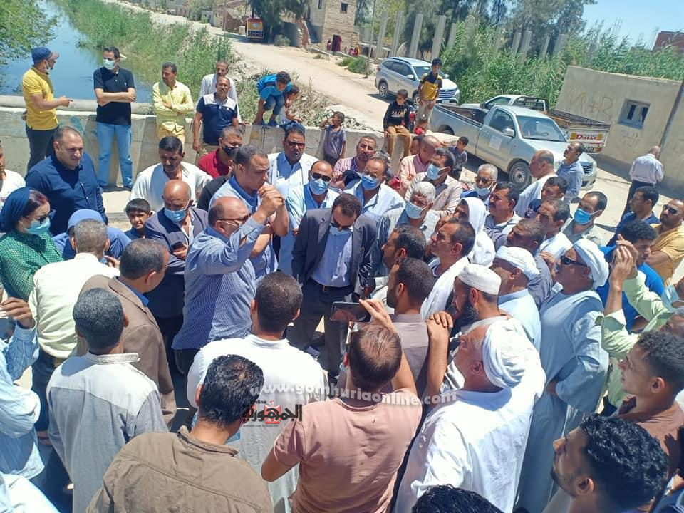 نائب محافظ الاسماعيلية ورئيس شركة مياه الشرب بمحافظات القناة يتابعان توصيل مياه الشرب والصرف الصحي بمركز ومدينة القنطرة غرب