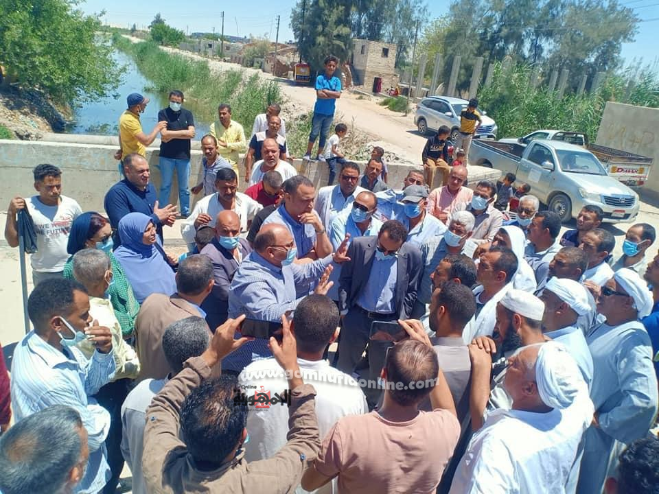 نائب محافظ الاسماعيلية ورئيس شركة مياه الشرب بمحافظات القناة يتابعان توصيل مياه الشرب والصرف الصحي بمركز ومدينة القنطرة غرب