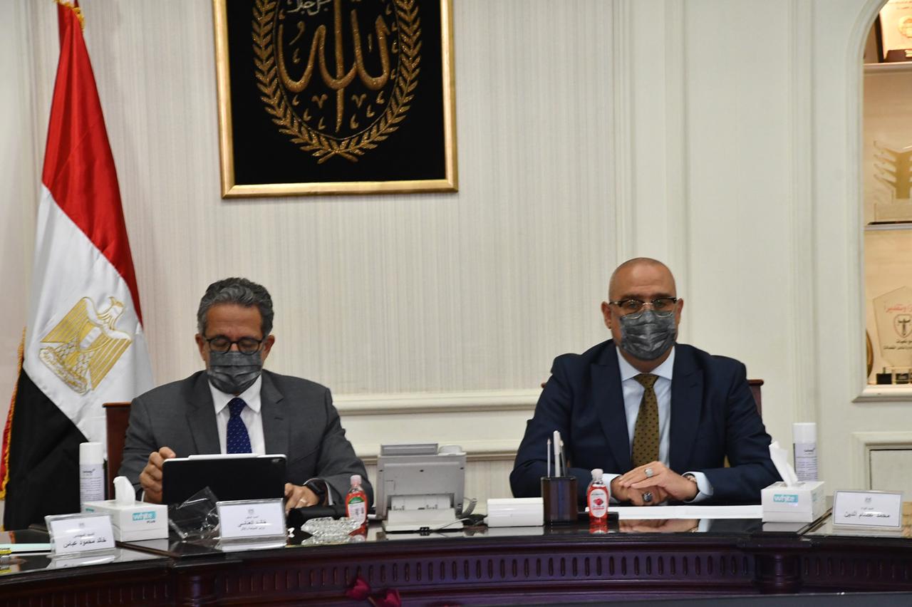 وزيرا الإسكان والسياحة يترأسان اجتماع اللجنة الوطنية لمتابعة الموقف التنفيذي لمشروع تطوير موقع التجلي..  صور