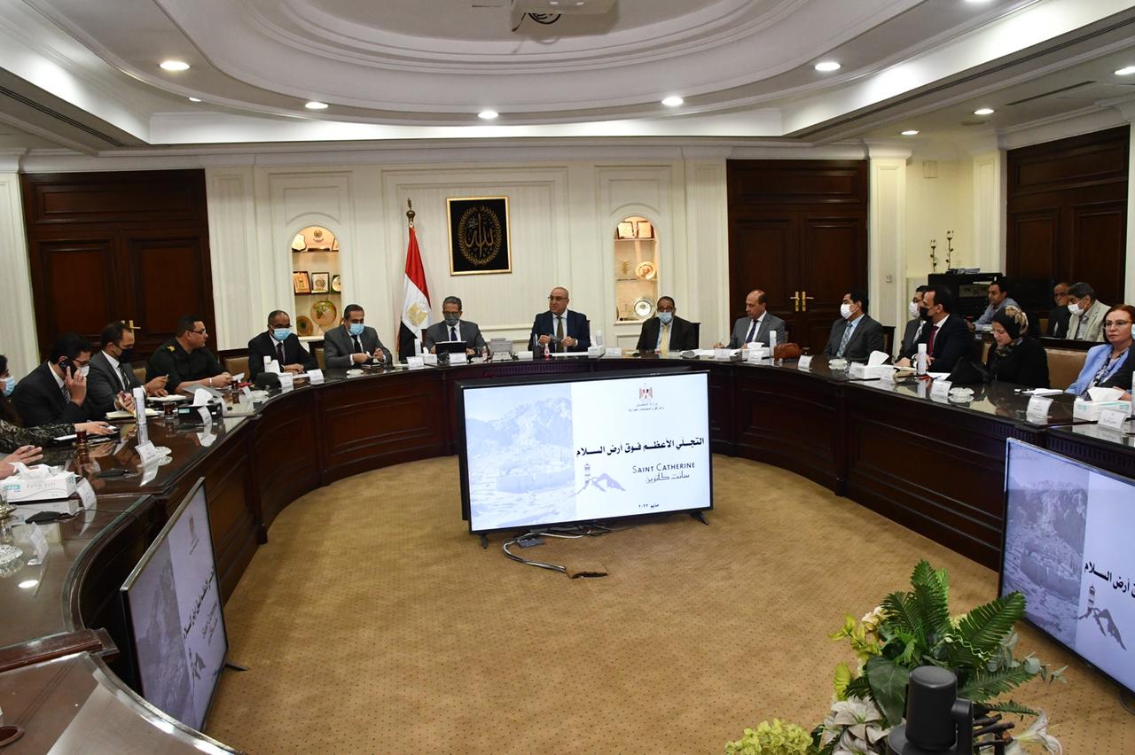 وزيرا الإسكان والسياحة يترأسان اجتماع اللجنة الوطنية لمتابعة الموقف التنفيذي لمشروع تطوير موقع التجلي..  صور