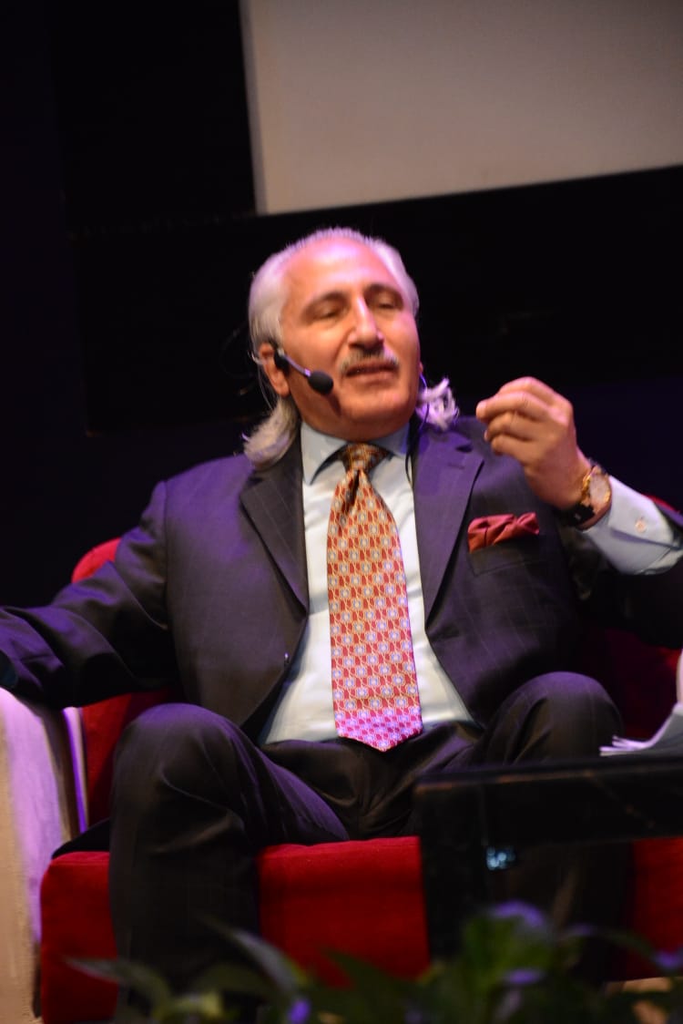 عبدالعزيز جويدة ومصطفى النجدى أعلنا الحب على الجماهير في دار الأو