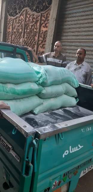 ضبط طن دقيق بلدي مدعم قبل تهريبه وبيعه بالقنايات