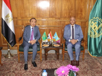 محافظ القليوبية يبحث مع سفير كازاخستان التعاون وتوأمة المدن