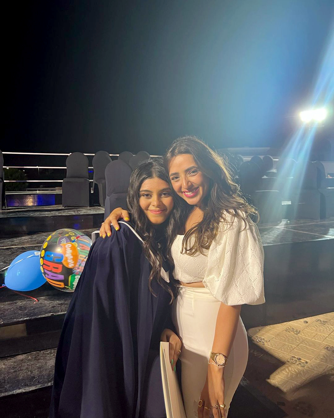 نقيب المهن التمثيلية يحتفل بتخرج ابنته: مبروك علينا، ربنا كرمنا أعظم كرم - صور 