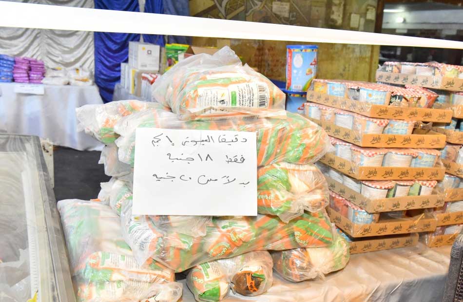 محافظ أسيوط يفتتح معرض حزب مستقبل وطن لبيع السلع الغذائية المخفضة