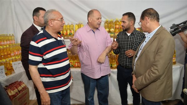 محافظ أسيوط يفتتح معرض حزب مستقبل وطن لبيع السلع الغذائية المخفضة