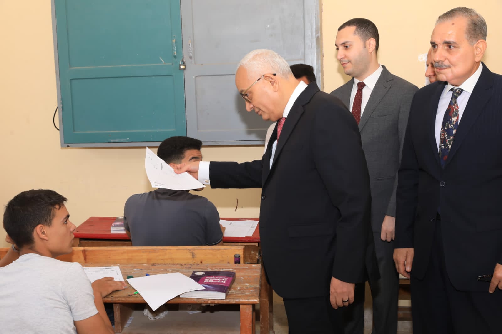 وزير التعليم يتفقد امتحانات الثانوية بعدد من لجان كفر الشيخ 