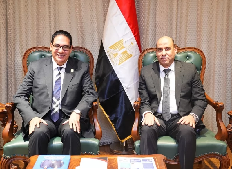 وزارة العمل وجامعة القاهرة