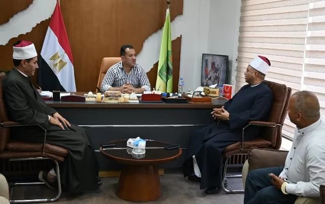 خطوة هامة من رئيس جهاز العاشر بشأن ملف دور العبادة فى المدينة.. بالأرقام 