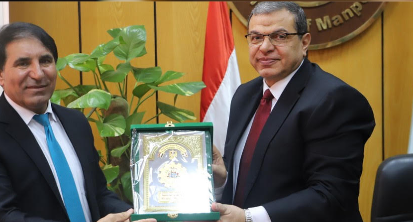 وزير القوي العاملة يلتقي بوفد من نقابة العاملين بالبترول بالاردن 