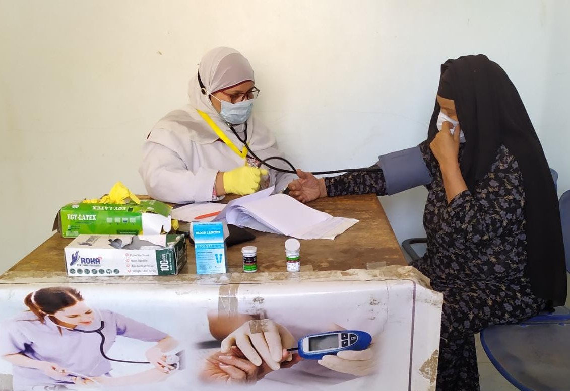  علاج 1202 مريضا في 7 تخصصات بقرية 