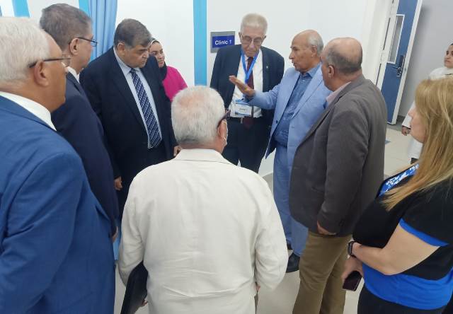 تفاصيل زيارة رئيس لجنة الصحة فى البرلمان لـ