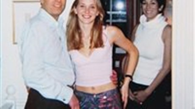 الأمير اندرو برفقة الفتاة المشبوهة