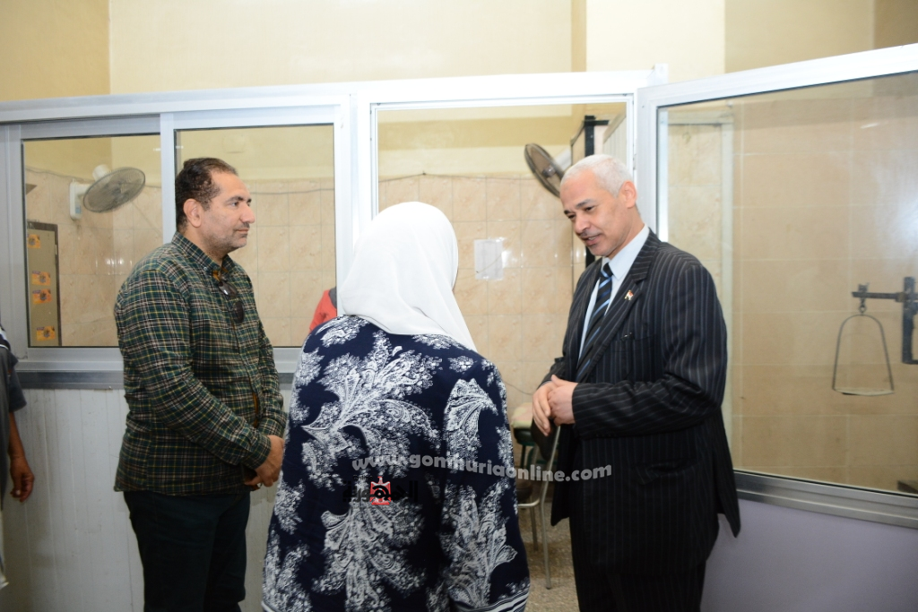 نائب رئيس جامعة أسيوط في جولة تفقدية بالمطعم المركزي بالجامعة ويتابع أعمال التطوير بكلية الصيدلة