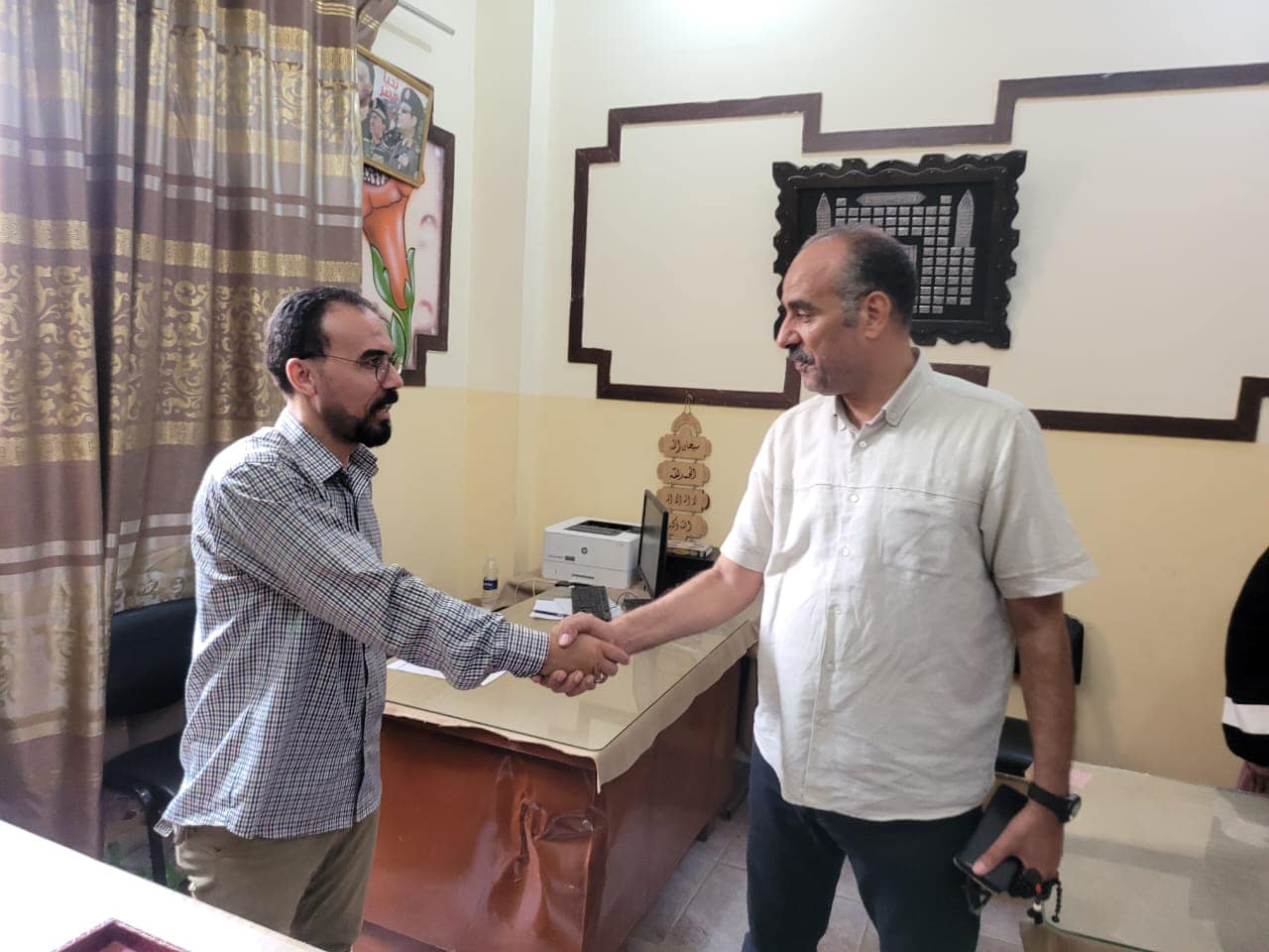 الأستاذ محمود الفولى وكيل وزارة التربية والتعليم و الدكتور محمد خضير رئيس قسم التعليم الإعدادى بقويسنا