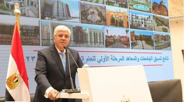 الدكتور ايمن عاشور