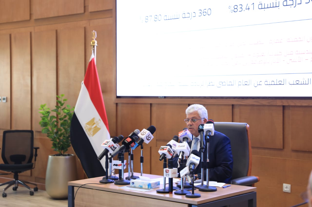 الدكتور ايمن عاشور  