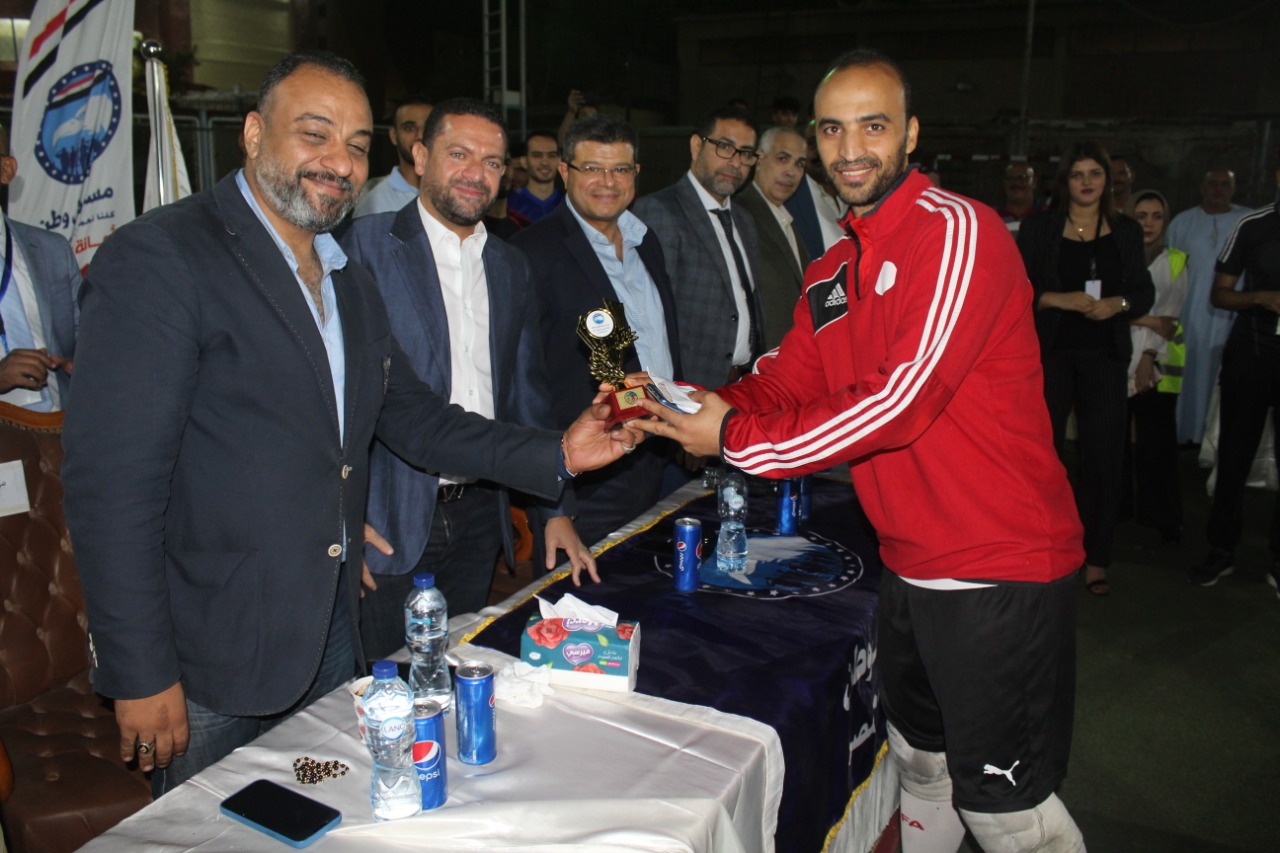 بحضور  