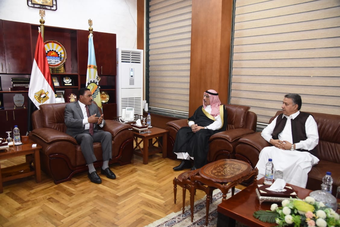 محافظ مطروح يستقبل رئيس مجلس القبائل والعائلات المصرية 