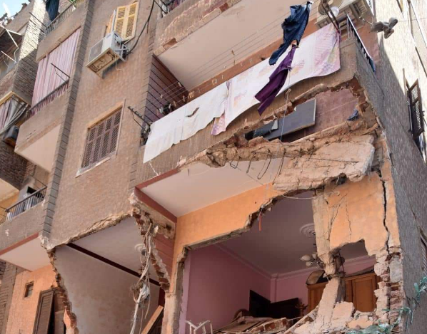 النيابة الإدارية تعاين موقع انهيار عقار العمرانية