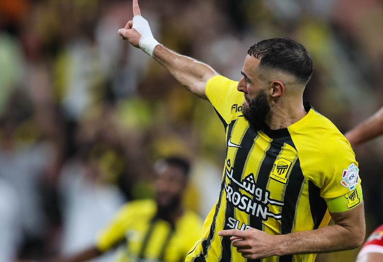 كريم بنزيما مهاجم اتحاد جدة
