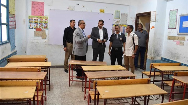 وكيل وزارة التربية والتعليم بسوهاج بتفقد عددًا من مدارس المحافظة