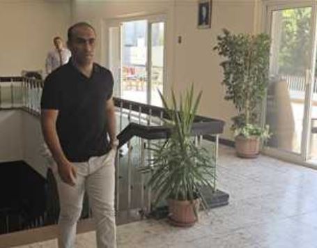 سيد عبدالحفيظ في طريقه للاجتماع  مع الخطيب