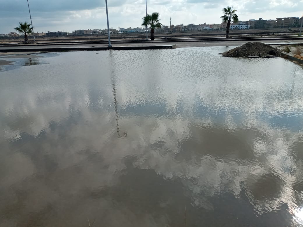 جهاز مدينة دمياط الجديدة  يفشل فى السيطرة على مياه الأمطار .. صور وفيديو